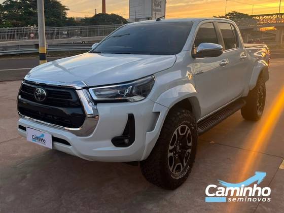 TOYOTA HILUX 2.8 D-4D TURBO DIESEL CD SRX PLUS 4X4 AUTOMÁTICO TOYOTA HILUX 2.8 D-4D TURBO DIESEL CD SRX PLUS 4X4 AUTOMÁTICO